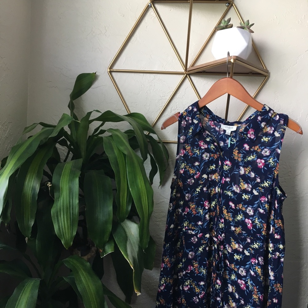 Navy with floral dress/top. Ultra LIGHTWEIGHT. - Picture 4 of 8